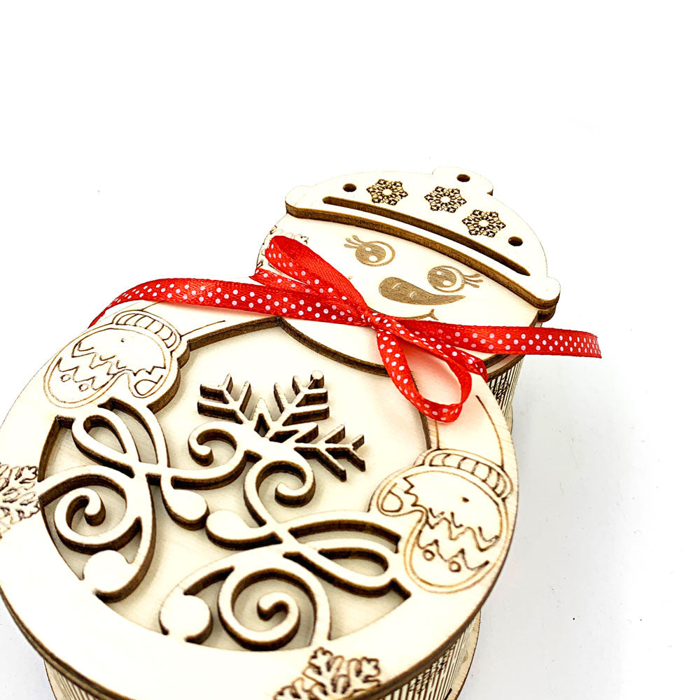 Cutie cu 10 ornamente de brad - lemn