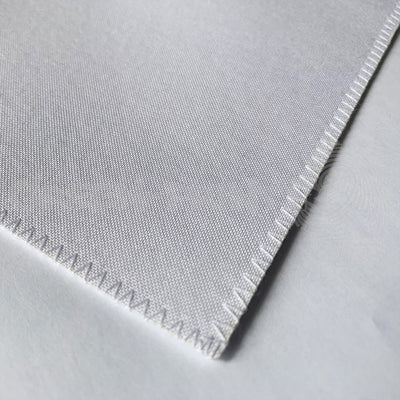 Téglalap alakú, hegyes végű szublimálható zászló