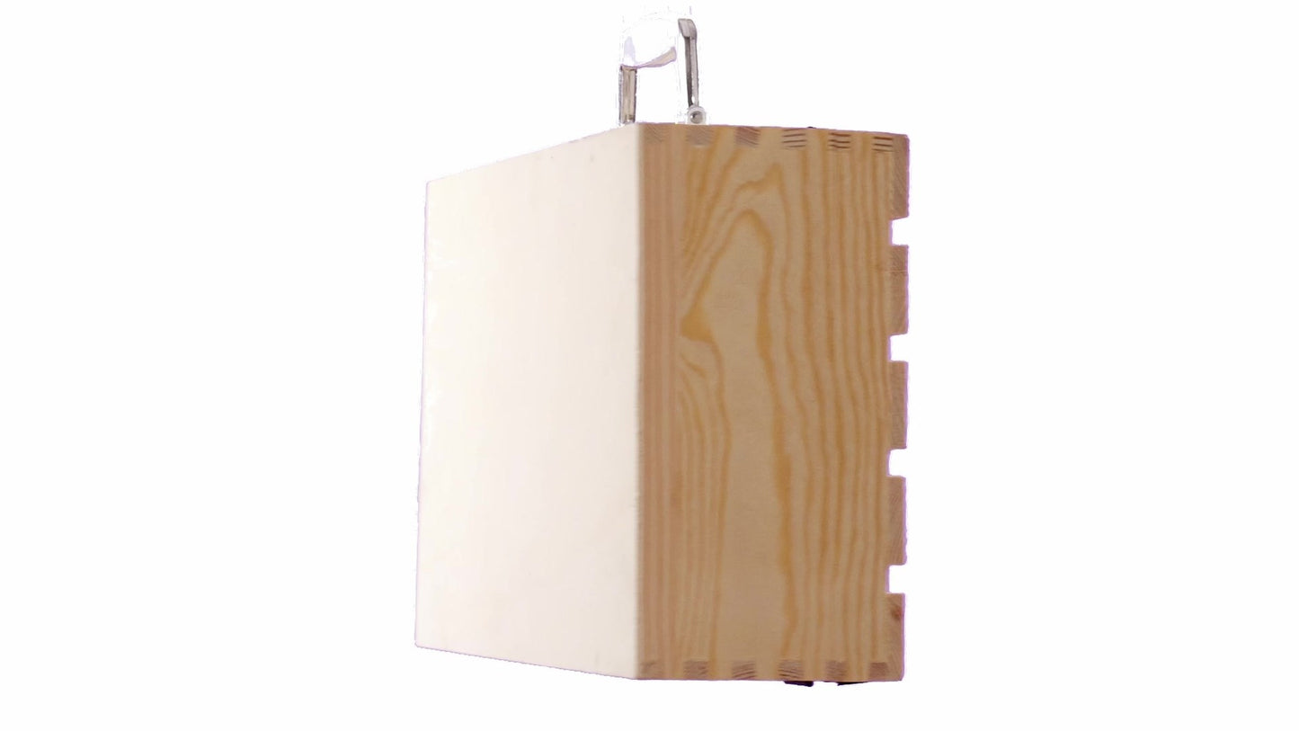 Wooden chest-type box for 2 wine bottles