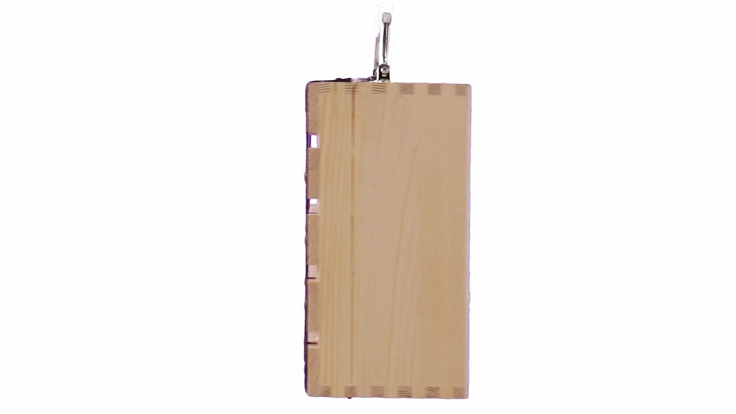 Wooden chest-type box for 2 wine bottles