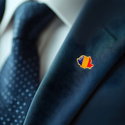 Pin metalic auriu tricolor ROMANIA