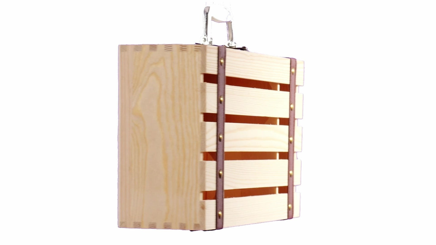 Wooden chest-type box for 2 wine bottles